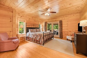 5 Schlafzimmer, Schreibtisch, Bügeleisen/Bügelbrett, Reisekinderbett