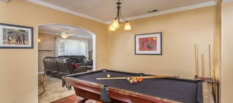* AUGUST SALE! Strand Spa Getaway! Entspannende 12-Jet Tub, Billardtisch, Pool / Spa in der Nähe