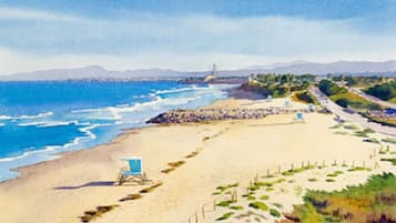 Perto da praia, espreguiçadeiras, toalhas de praia