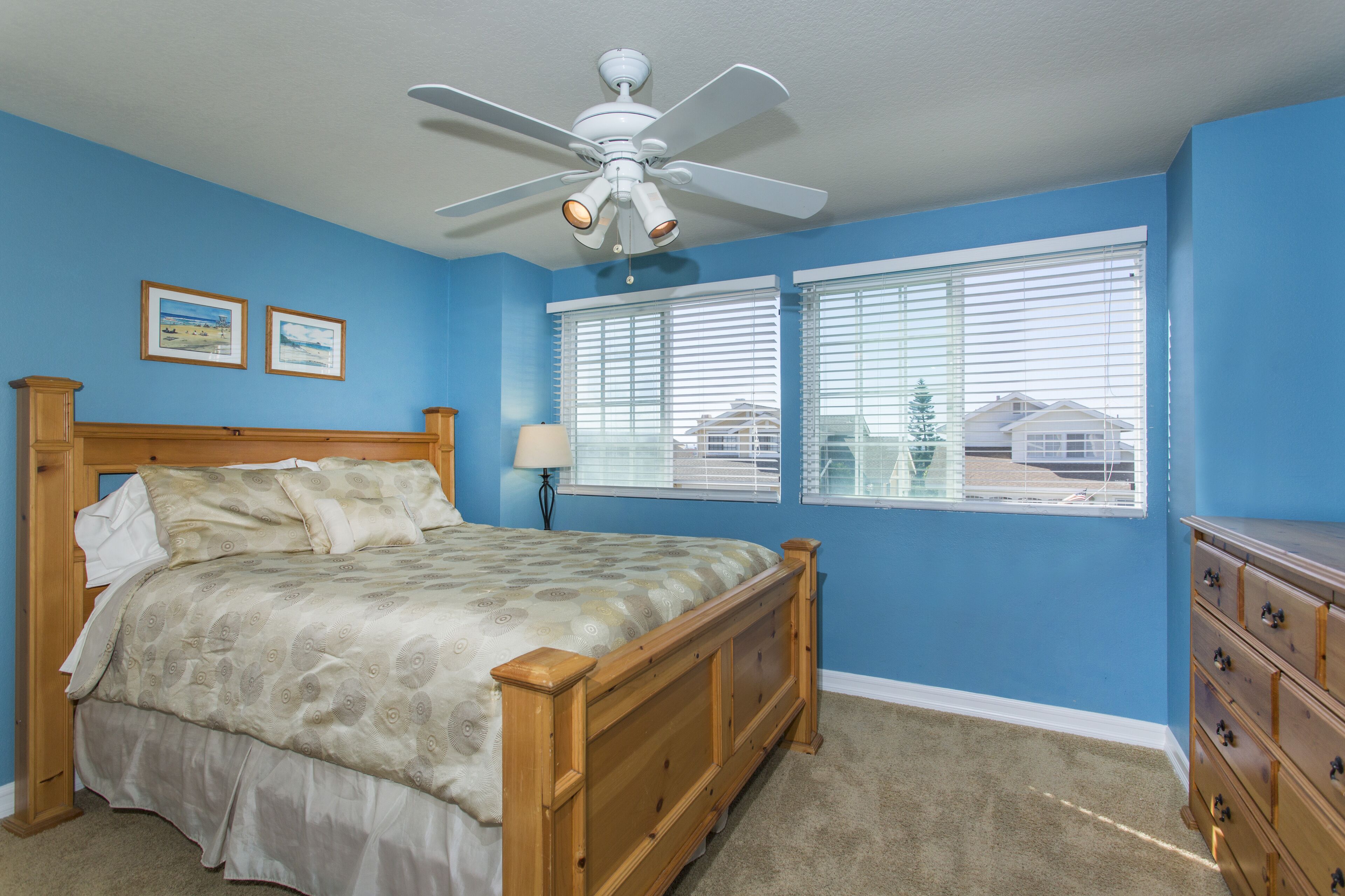 3 habitaciones, escritorio, tabla de planchar con plancha y wifi gratis 