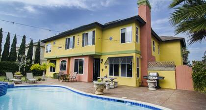 ~OPEN May 18-20! Unique Villa! Walk to Beach, Pool&Spa, Pets Ok!~