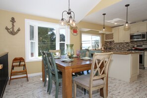 Dining - Across from Marina, Fishing, Watch the Sea Lions, Great Parking for Boats (Bodega Bay)