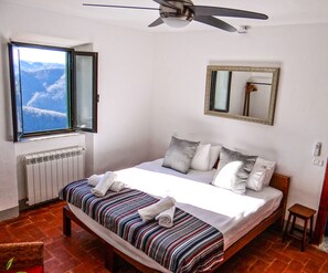 3 chambres, fer et planche à repasser, Wi-Fi gratuit, draps fournis