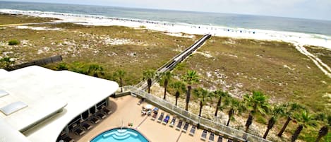 من حمّامات السباحة المغطاة، حمّام سباحة مُدفَّأ