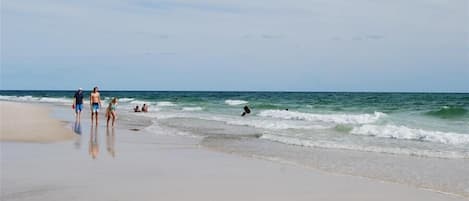 På stranden
