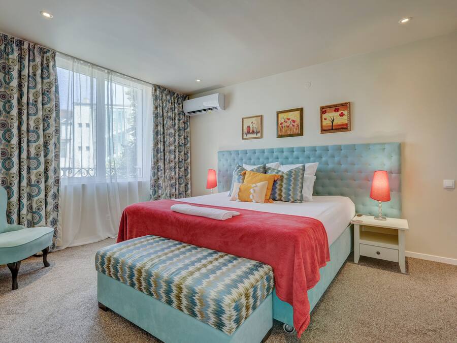 1 bedroom, premium bedding, down comforters, pillowtop beds