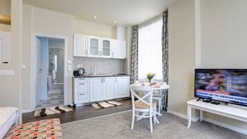 Coffee/tea maker, electric kettle