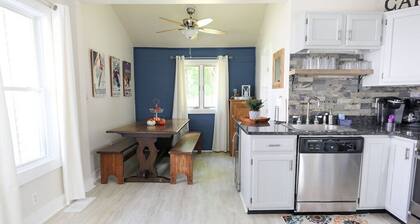 Gorgeous Village Home 3 bd, 2 ba Short Walk To Shops, Restaurants, Ski Shuttle