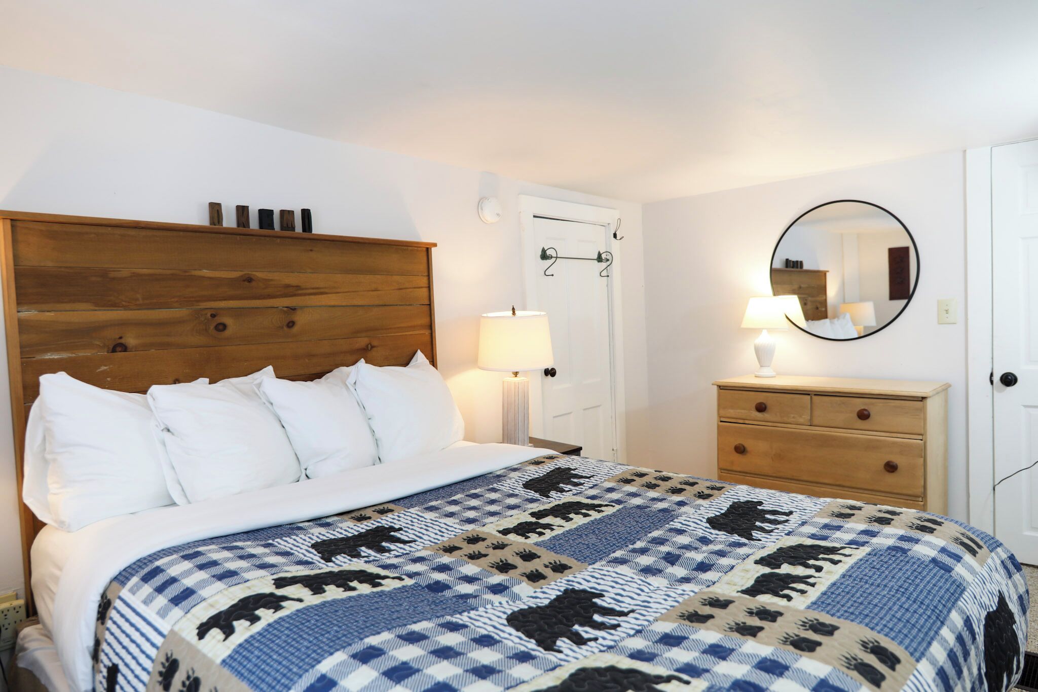 3 slaapkamers, een strijkplank/strijkijzer, gratis wifi, beddengoed