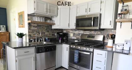 Gorgeous Village Home 3 bd, 2 ba Short Walk To Shops, Restaurants, Ski Shuttle