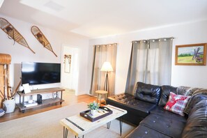 Smart-TV, Kamin, Bücher