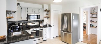 Gorgeous Village Home 3 bd, 2 ba Short Walk To Shops, Restaurants, Ski Shuttle