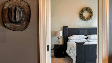 1 chambre, fer et planche Ă repasser, Wi-Fi gratuit, draps fournis