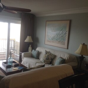 Téléviseur, foyer, lecteur de DVD