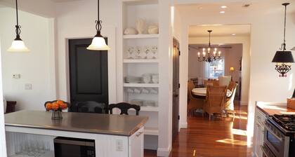 The Beautiful House 6/4.5 w/detached residence, Pets+ SUN & FUN, CLOSE TO BEACH