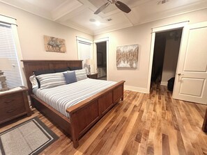 5 Schlafzimmer, Schreibtisch, Bügeleisen/Bügelbrett, kostenloses WLAN