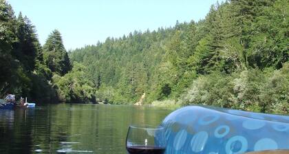 La mejor relación calidad-precio en la enorme cubierta del río y la terraza acristalada, excelentes vistas