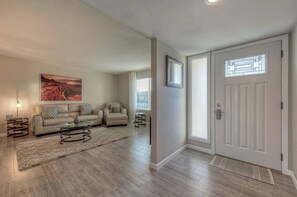 TV connectée, cheminée, espaces bureaux