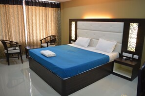 Deluxe Double Room, 1 King Bed, Private Bathroom
