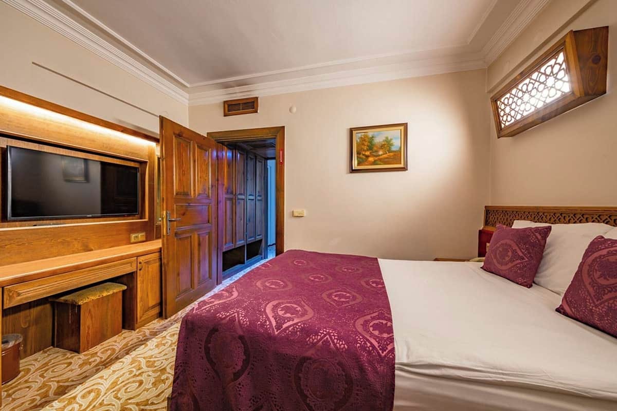 Minibar, desk, free WiFi