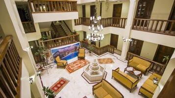 Coin salon dans le hall