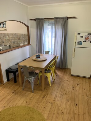 Dining - Dunes Beach House Goolwa Beach (Goolwa)