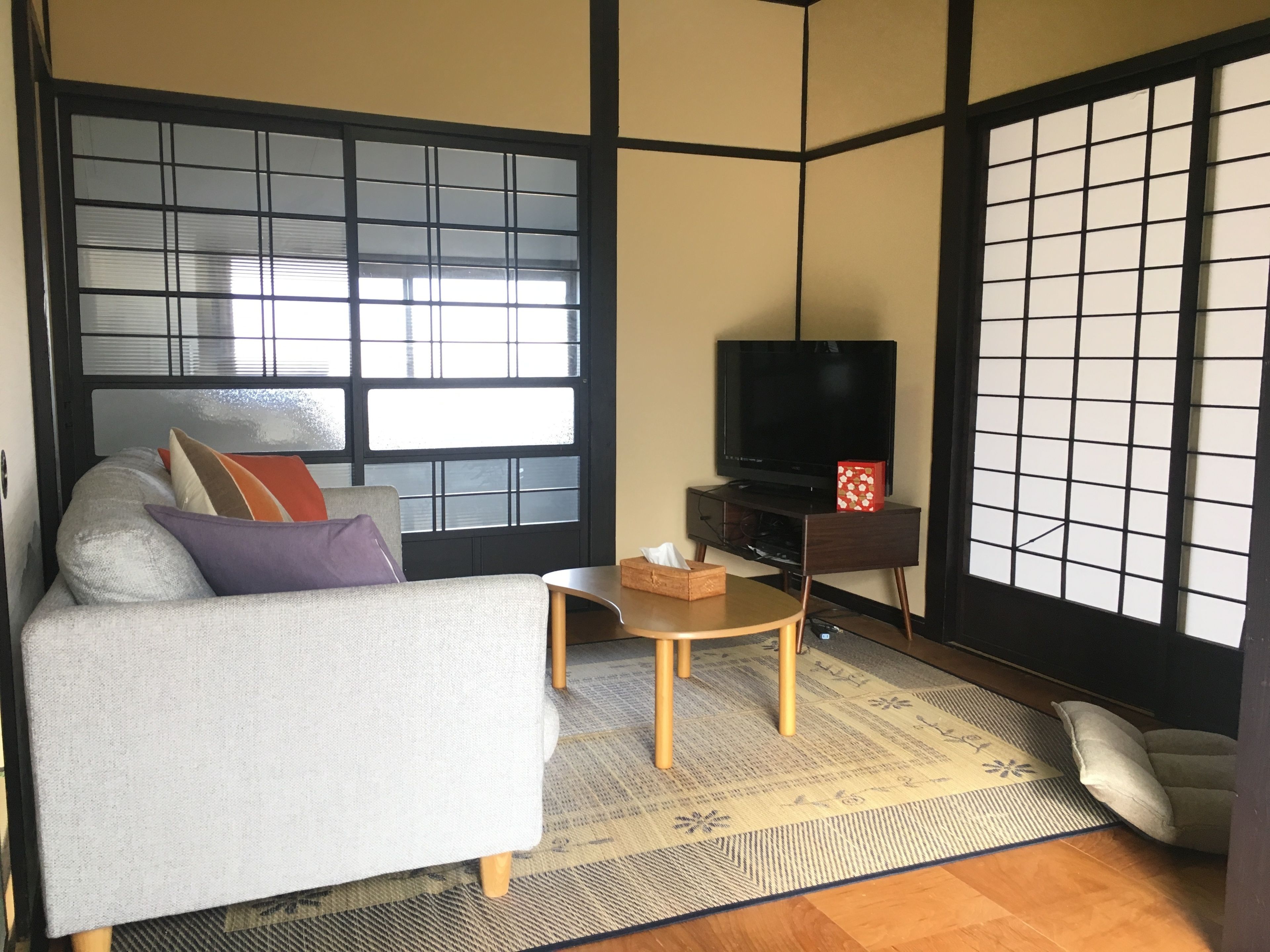 Villa | Ruang tamu | TV skrin rata, konsol permainan video, Netflix 