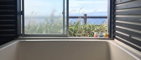 Vila | Kamar mandi | Bathtub dan shower terpisah dan bathtub dengan aliran air