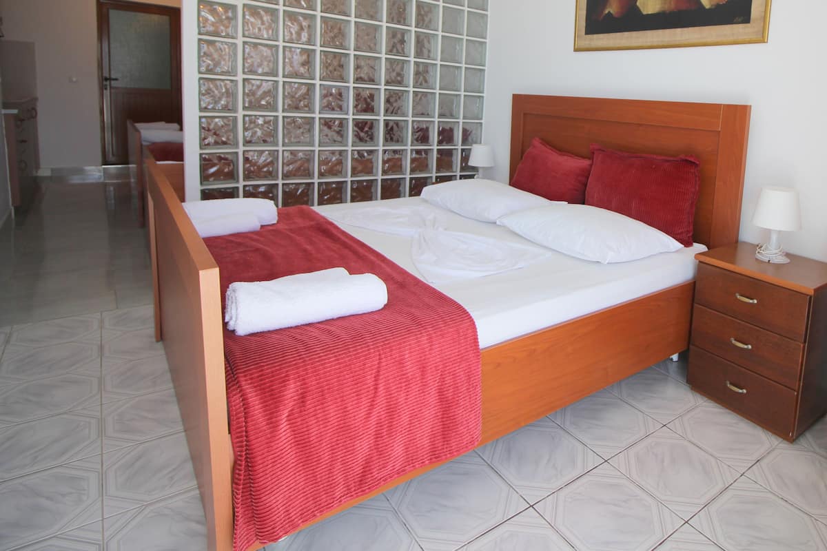 Panoramic Studio | In-room safe, WiFi (free), individually decorated