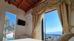Habitación triple básica | Vistas del balcón