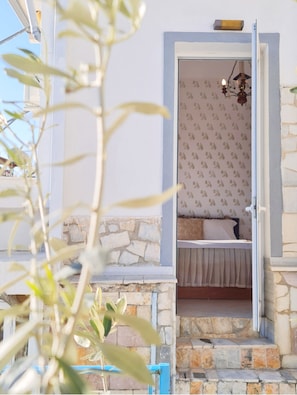 Quarto triplo básico | Cofres nos quartos, individualmente decorados