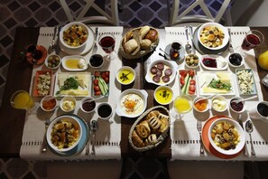 包含每日自助早餐