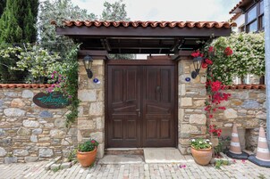 Πρόσοψη καταλύματος