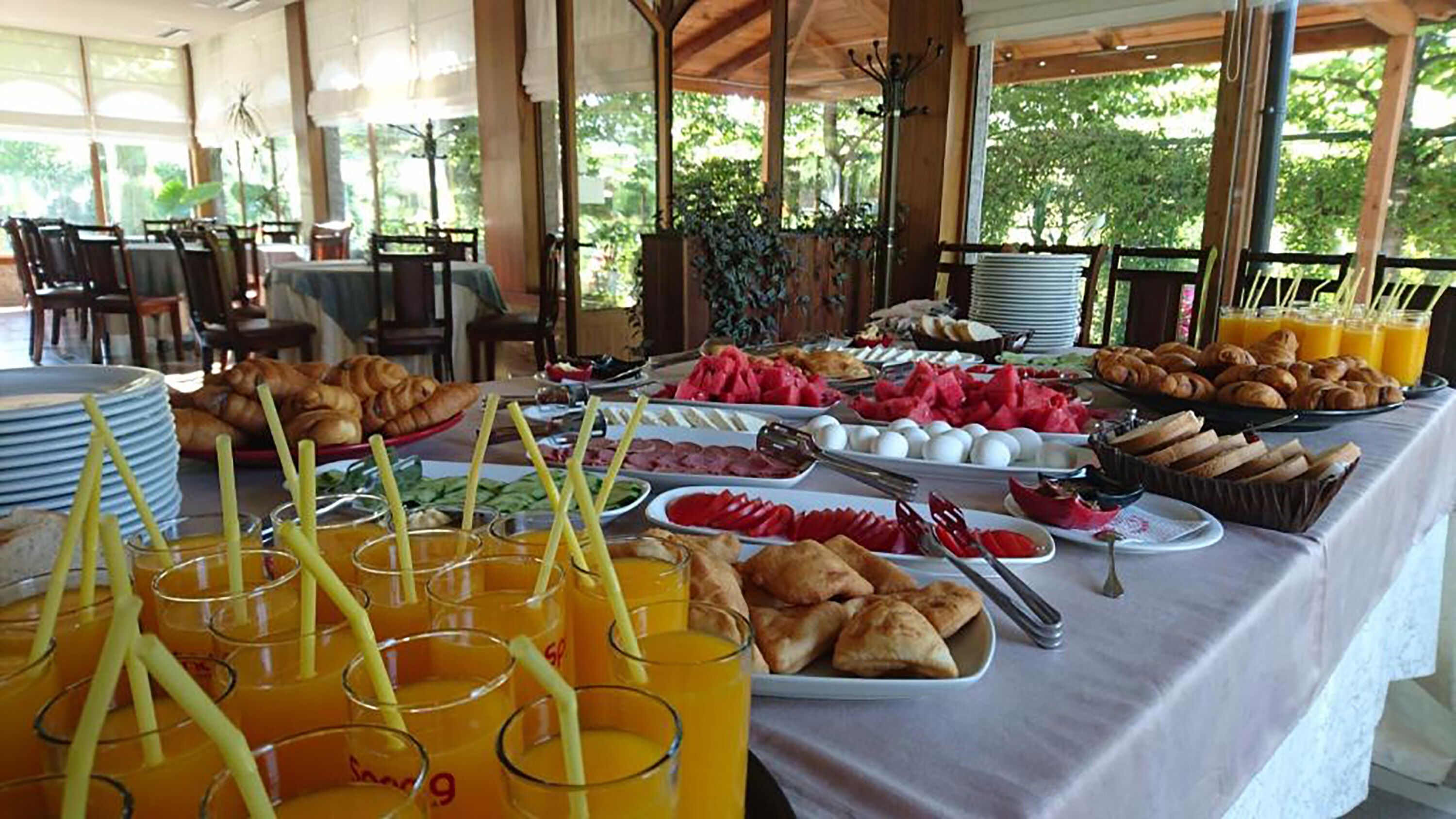 Free daily buffet breakfast