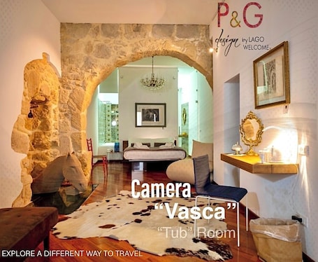 Luxury Quadruple Room (Vasca) | Premium bedding, down comforters, memory foam beds, minibar