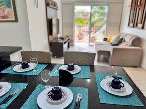Classic Apartment | Living area | 22-inch TV with digital channels - Beach Living, Frente mar, 400m do B Park (Aquiraz)