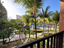 Apartamento clássico | Vista para o jardim