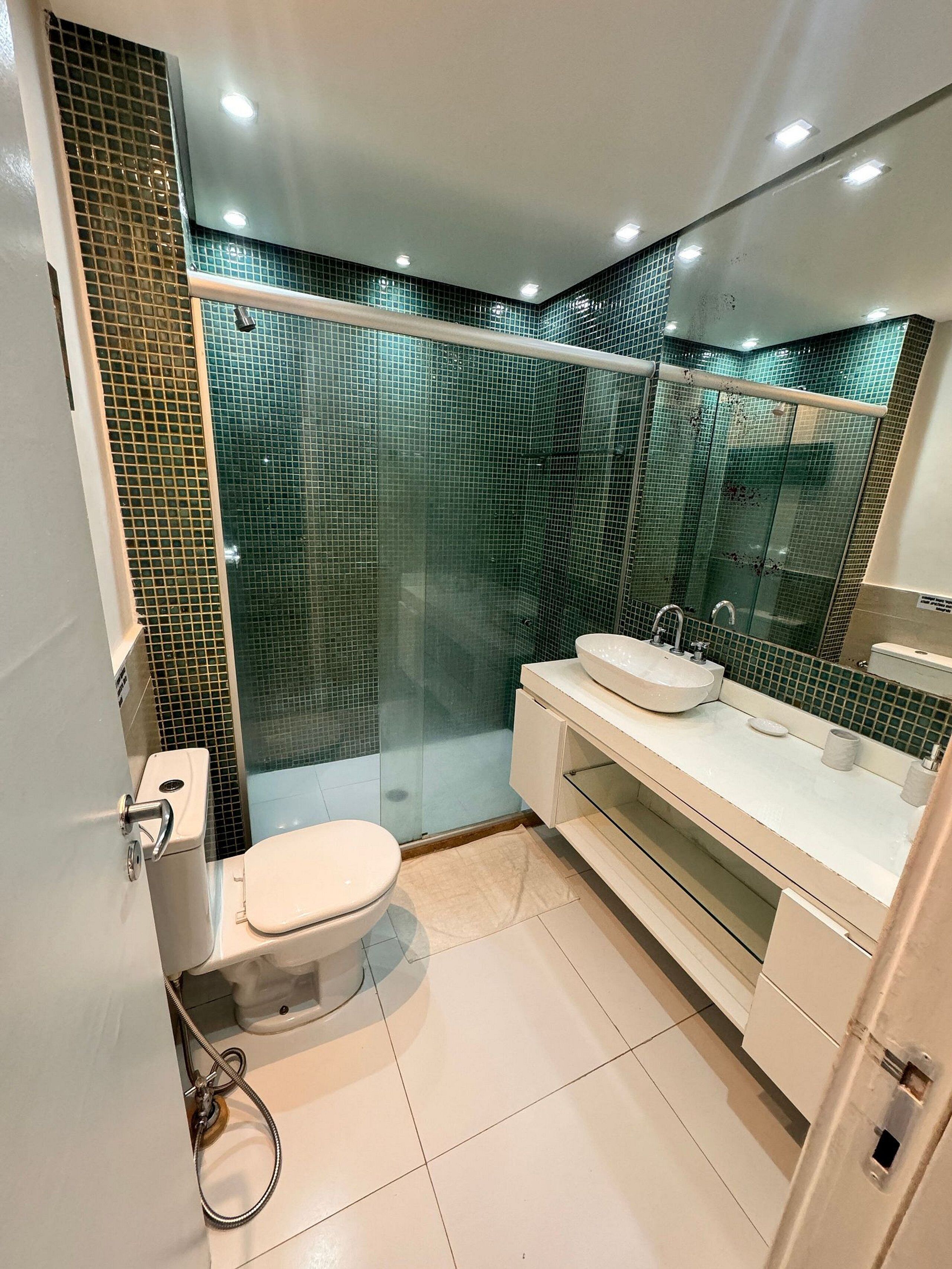 premium apartment | bathroom | shower, free toiletries, towels