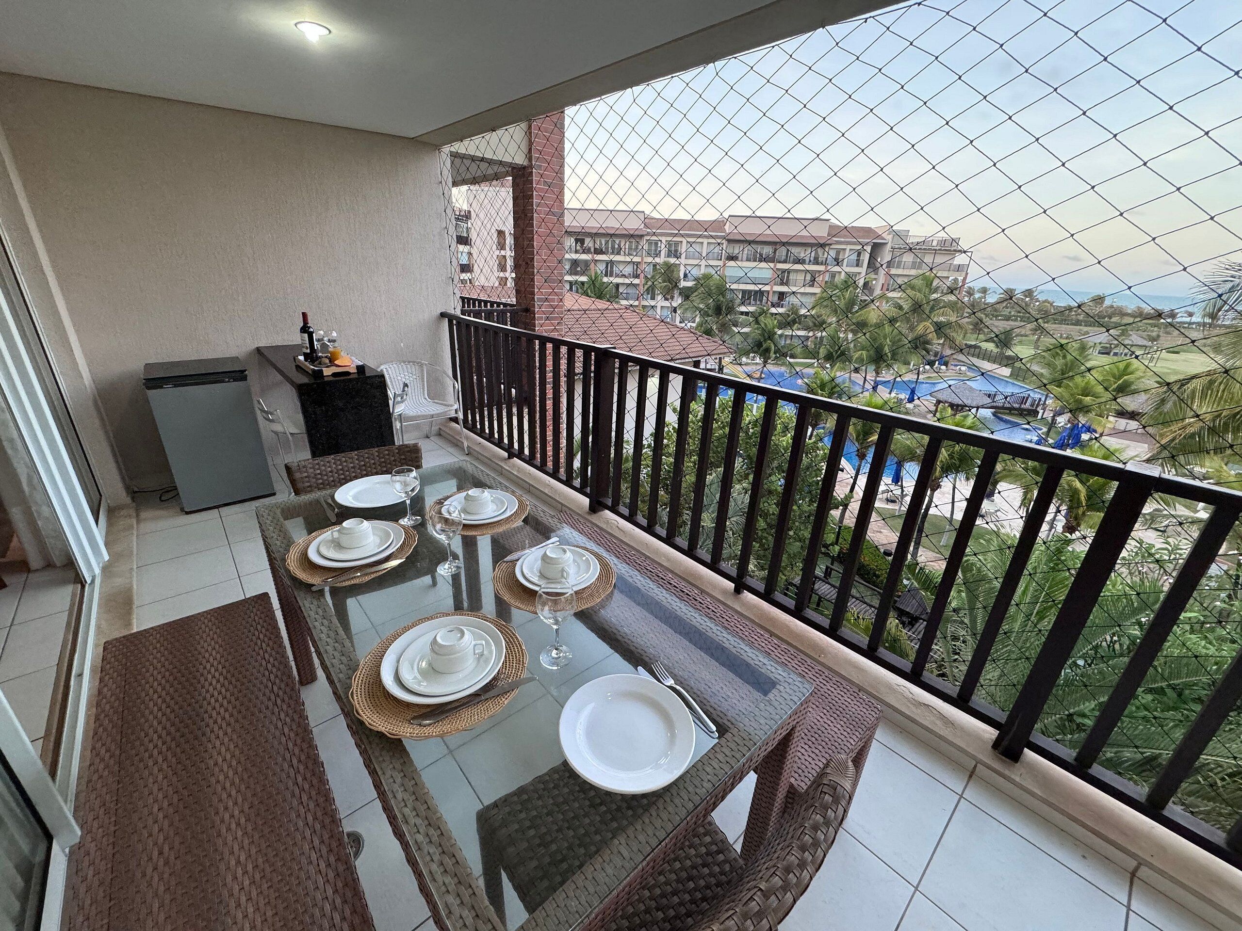 exclusive apartment | outdoor dining