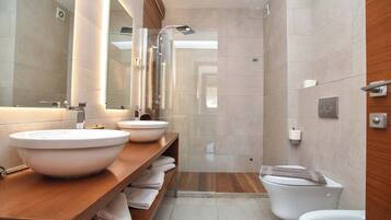Dusche, Regendusche, kostenlose Toilettenartikel, Haartrockner
