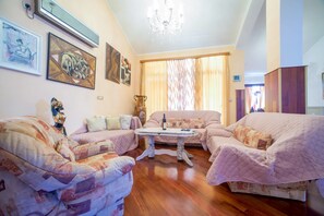 Desk, iron/ironing board, free WiFi, bed sheets - Apartments Tasija (Tivat)