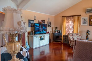 Comfort-huoneisto, 2 makuuhuonetta, merinäköala (6) | Työpöytä, silitysrauta/-lauta, ilmainen Wi-Fi, vuodevaatteet