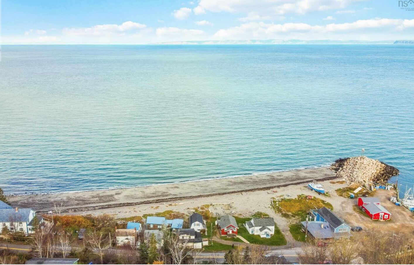 En la playa y toallas de playa 