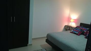 2 bedrooms, internet, bed sheets