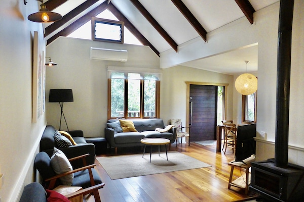Design Cottage, 3 Bedrooms, Kitchen, Garden View | Living area | 36-inch flat-screen TV with digital channels, TV, table tennis