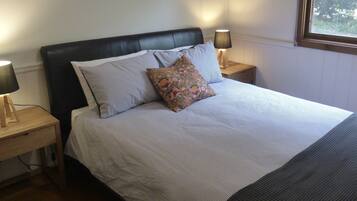 Design-mökki, 3 makuuhuonetta, keittiö, näköala puutarhaan | 2 makuuhuonetta, ylelliset vuodevaatteet, yksilöllisesti sisustettu