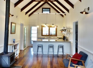 Cottage Design, 3 chambres, cuisine, vue jardin | Cuisine privée | Réfrigérateur, micro-ondes, four, plaque de cuisson