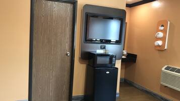 Standard Room, 1 King Bed, Refrigerator & Microwave | Mini-refrigerator
