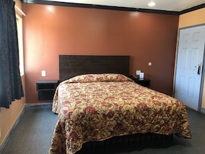 Desk, iron/ironing board, free WiFi - El Rancho Motel (Los Angeles)