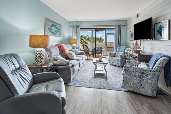 TV connectée, lecteur de DVD, livres, vidéothèque